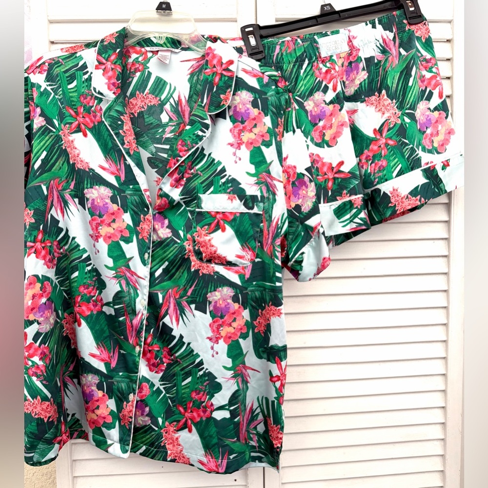 VICTORIA’S SECRET Tropical Floral Satin set shorts and button shirt with pocket - Picture 4 of 15